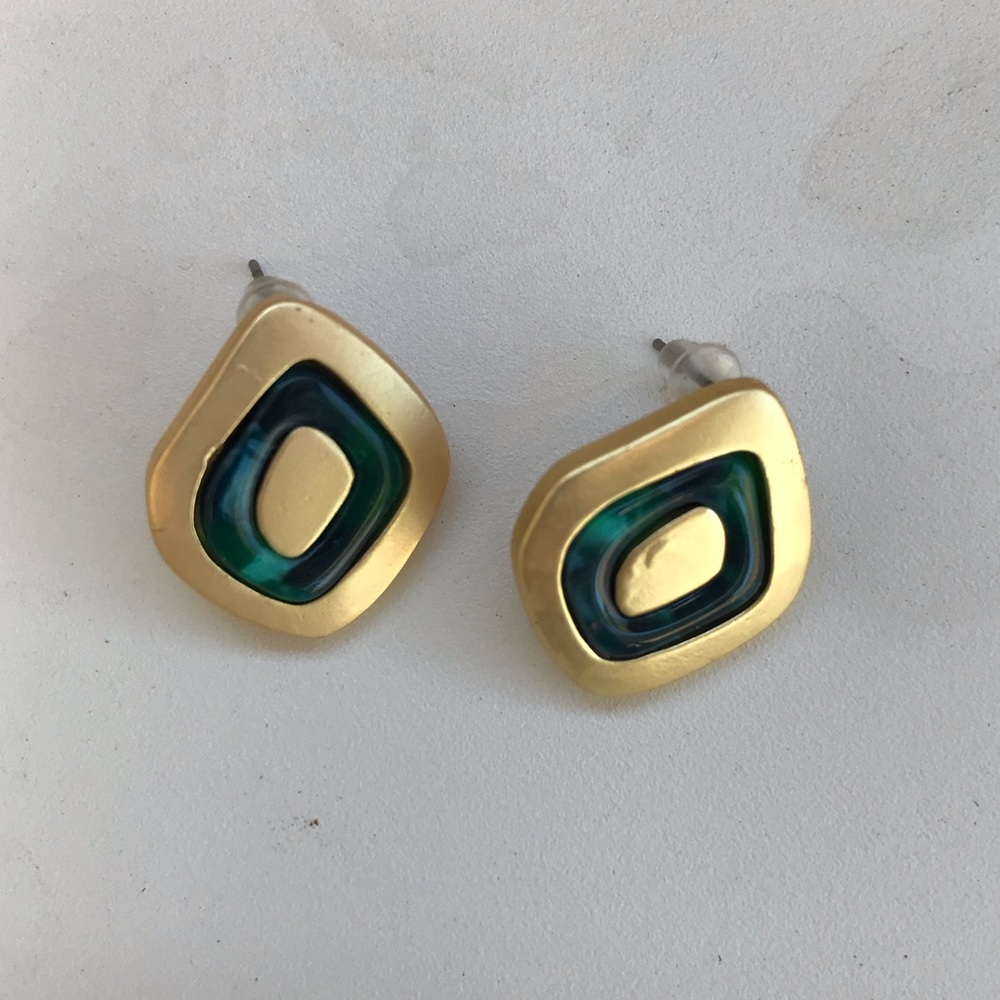 Vintage gold earnings